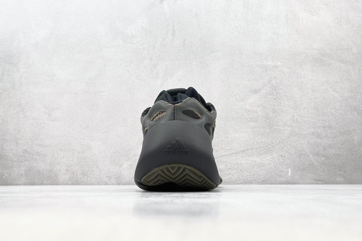 YEEZY 700 V3 CLAY BROWN