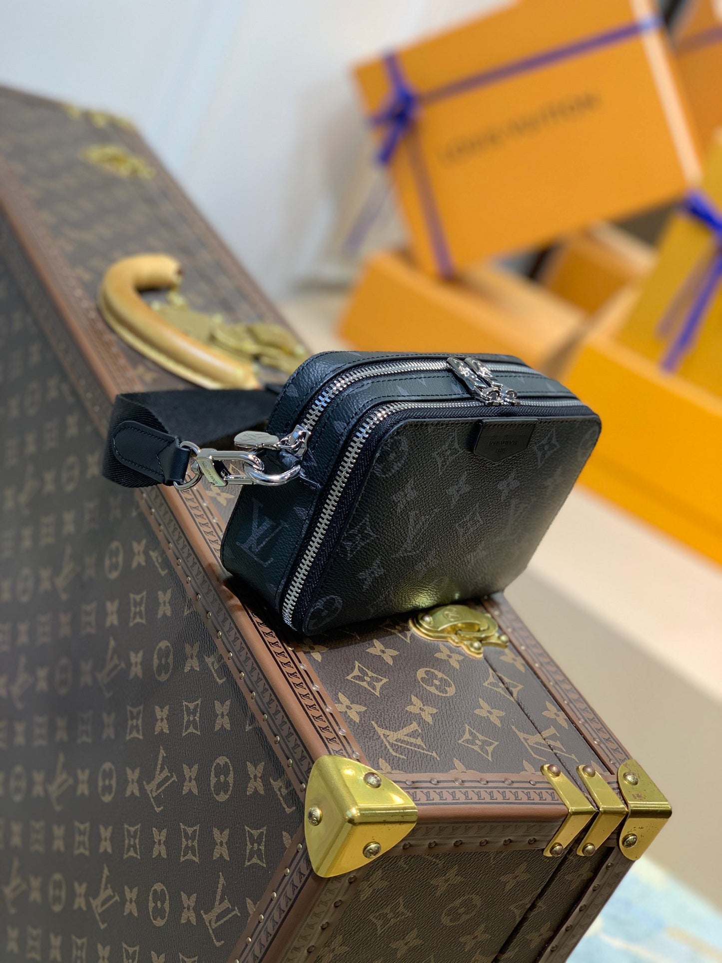 LOU ALPHA WEARABLE WALLET