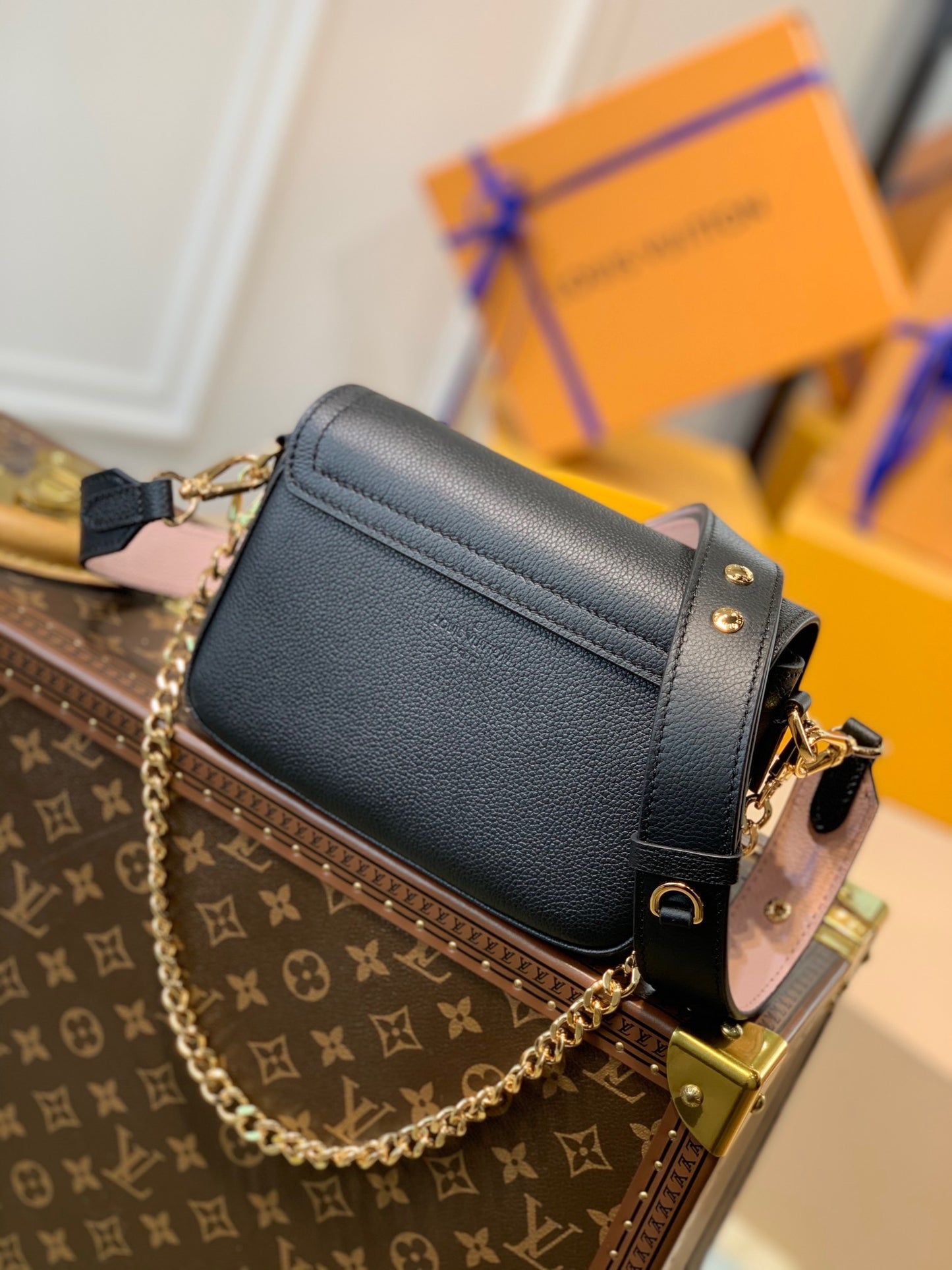 LOU LOCKME TENDER BAG