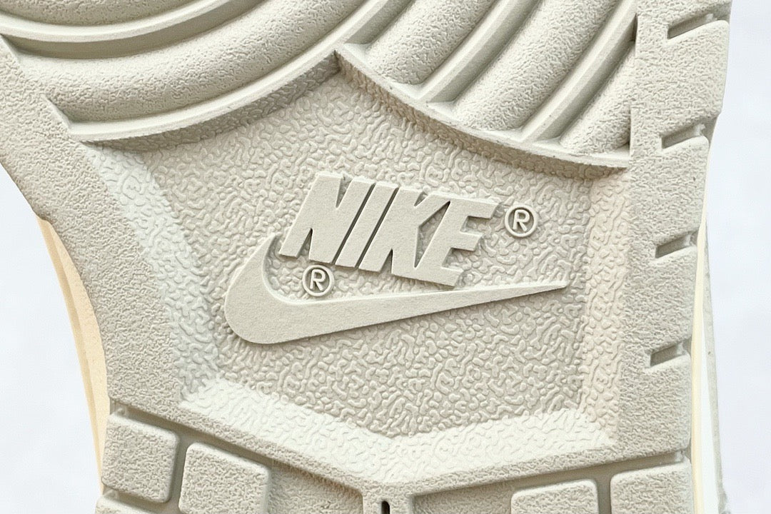 DUNK LOW LIGHT BONE