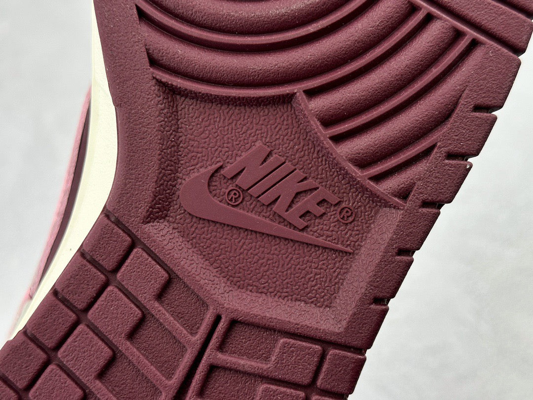 DUNK LOW VALENTINES