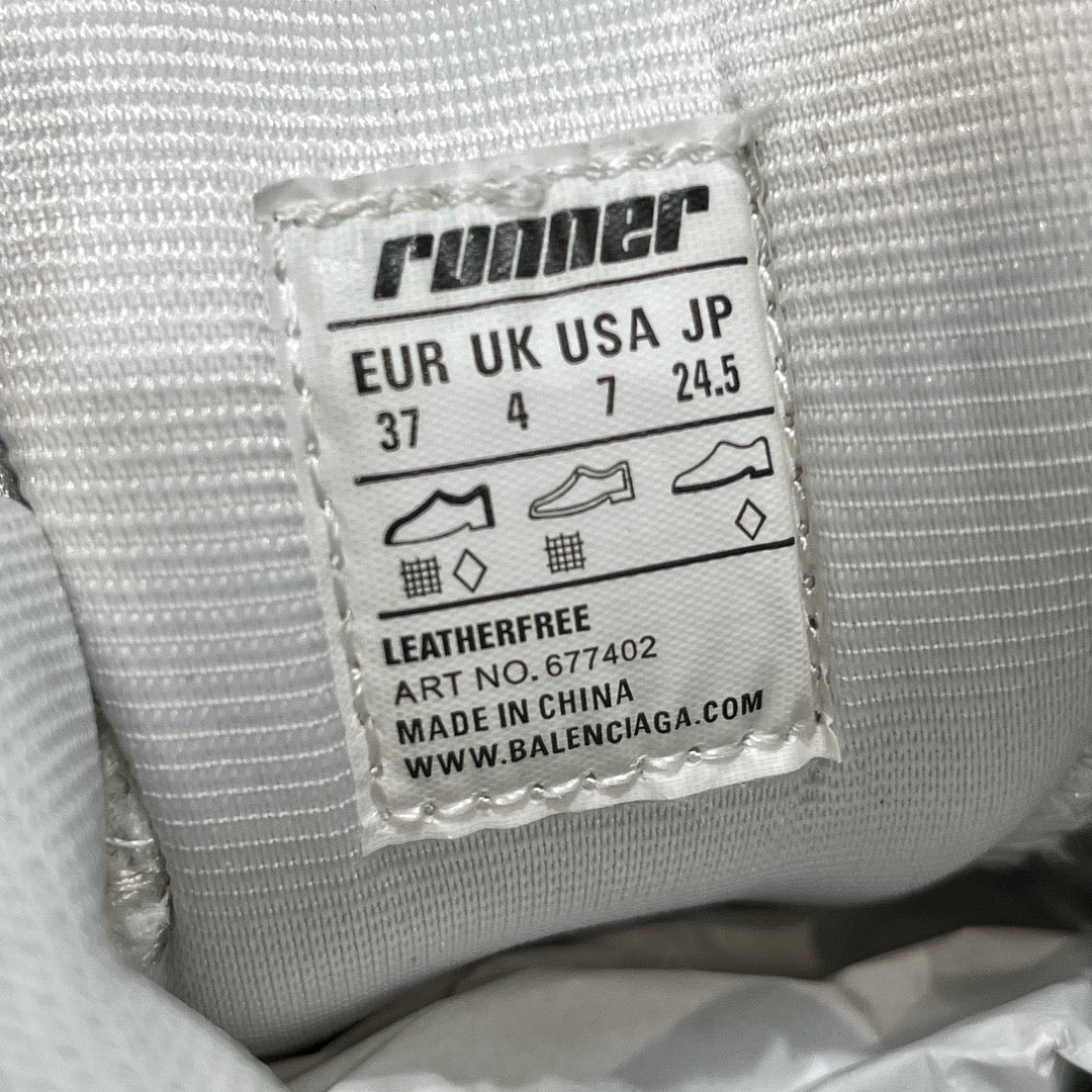 BAL RUNNER TRAINERS