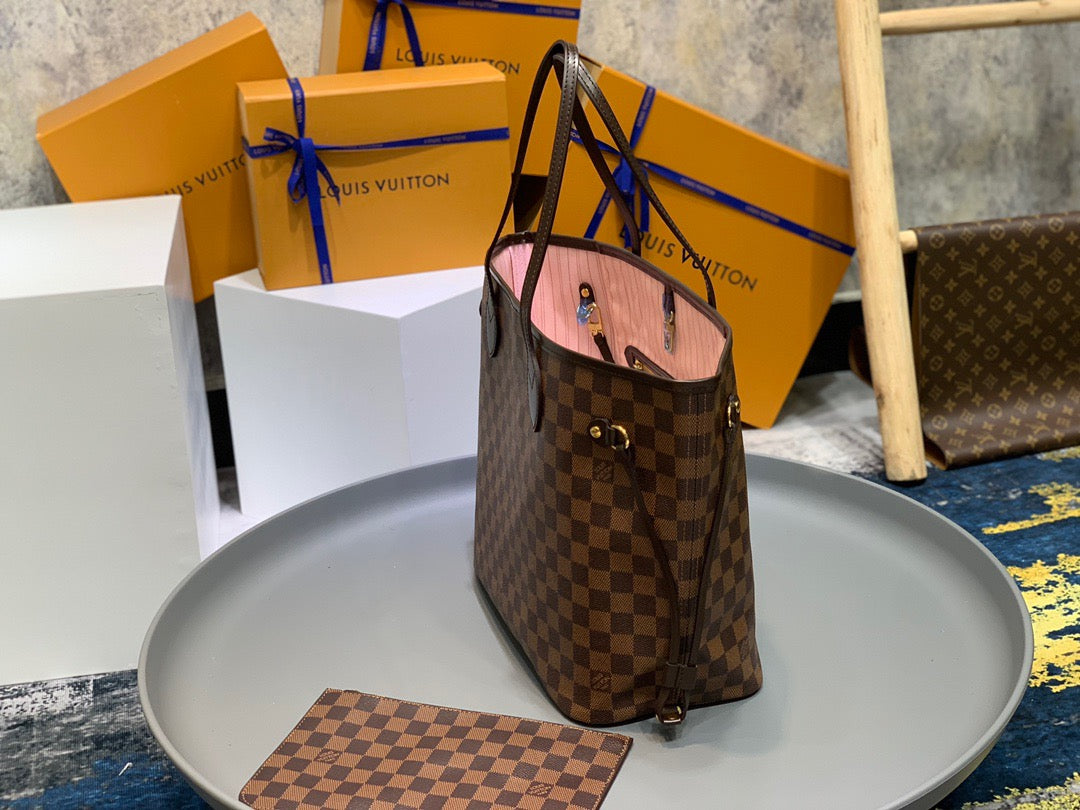 LOU NEVERFULL MM