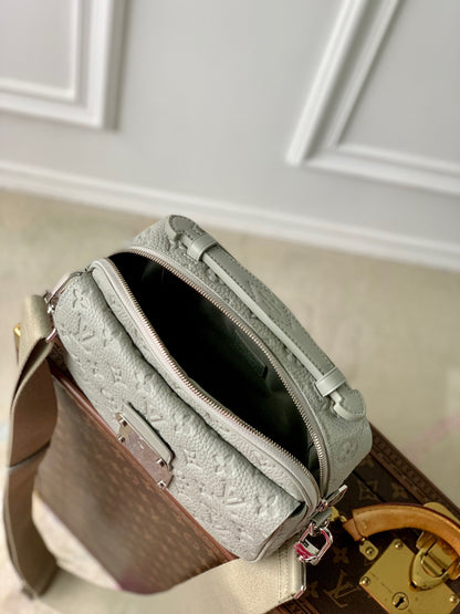 LOU S-LOCK MESSENGER BAG