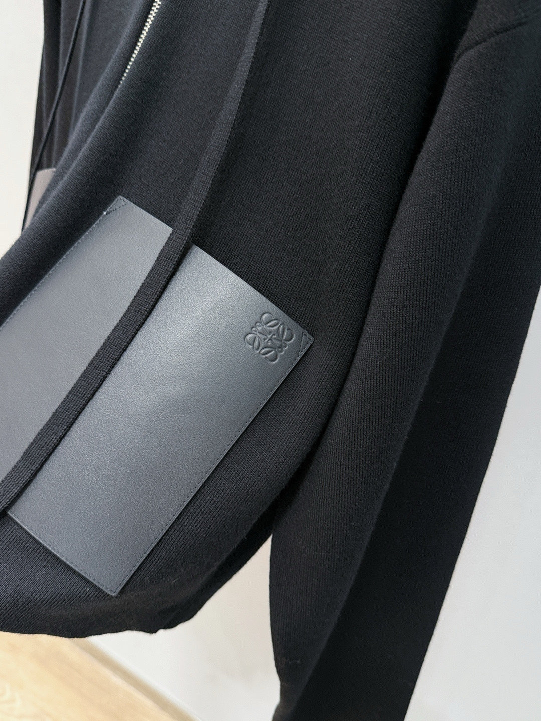 LOEW ZIP HOODIE