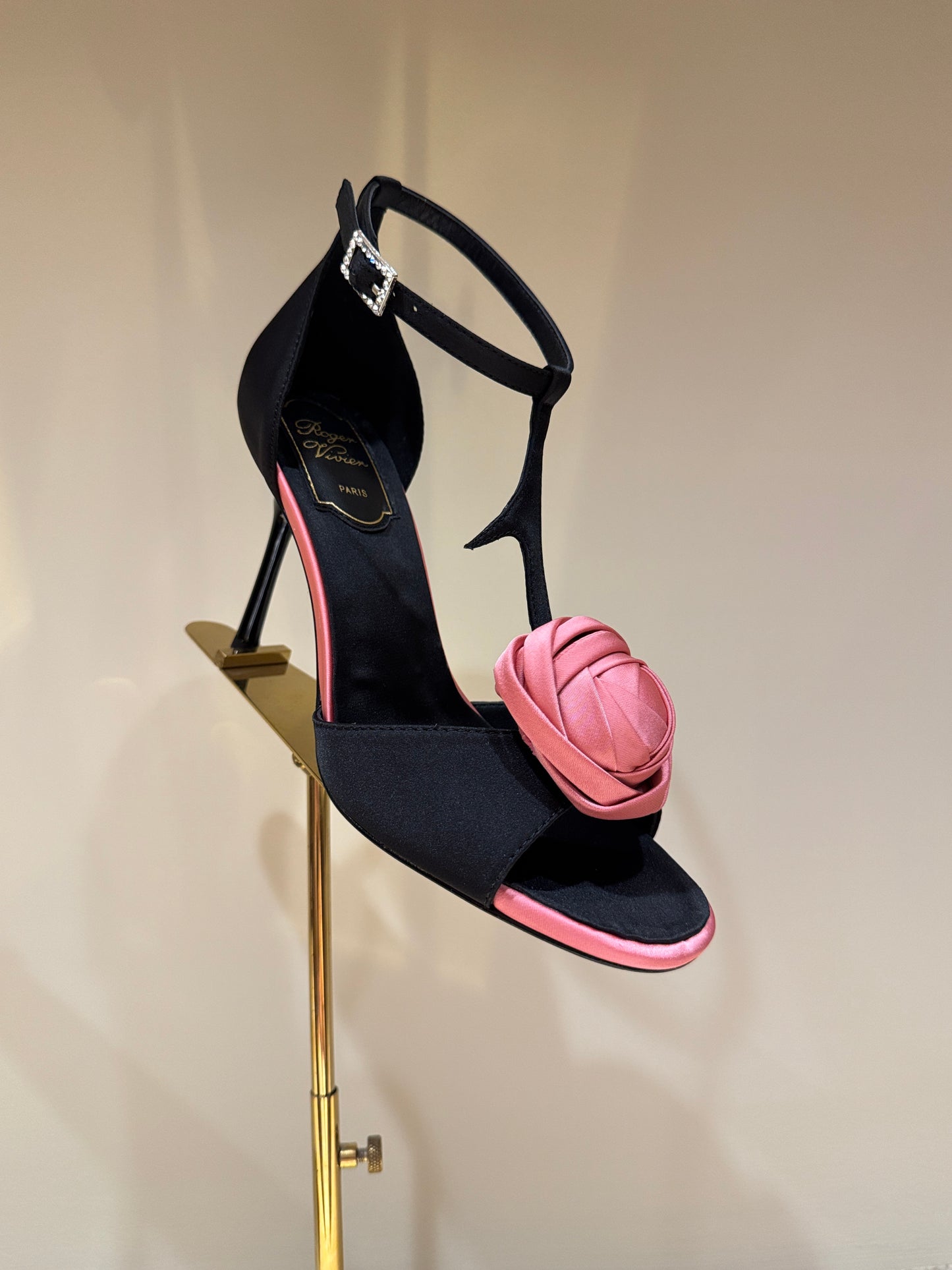 ROGER V HEELS