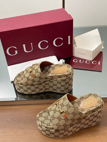 GG WEDGE SANDALS
