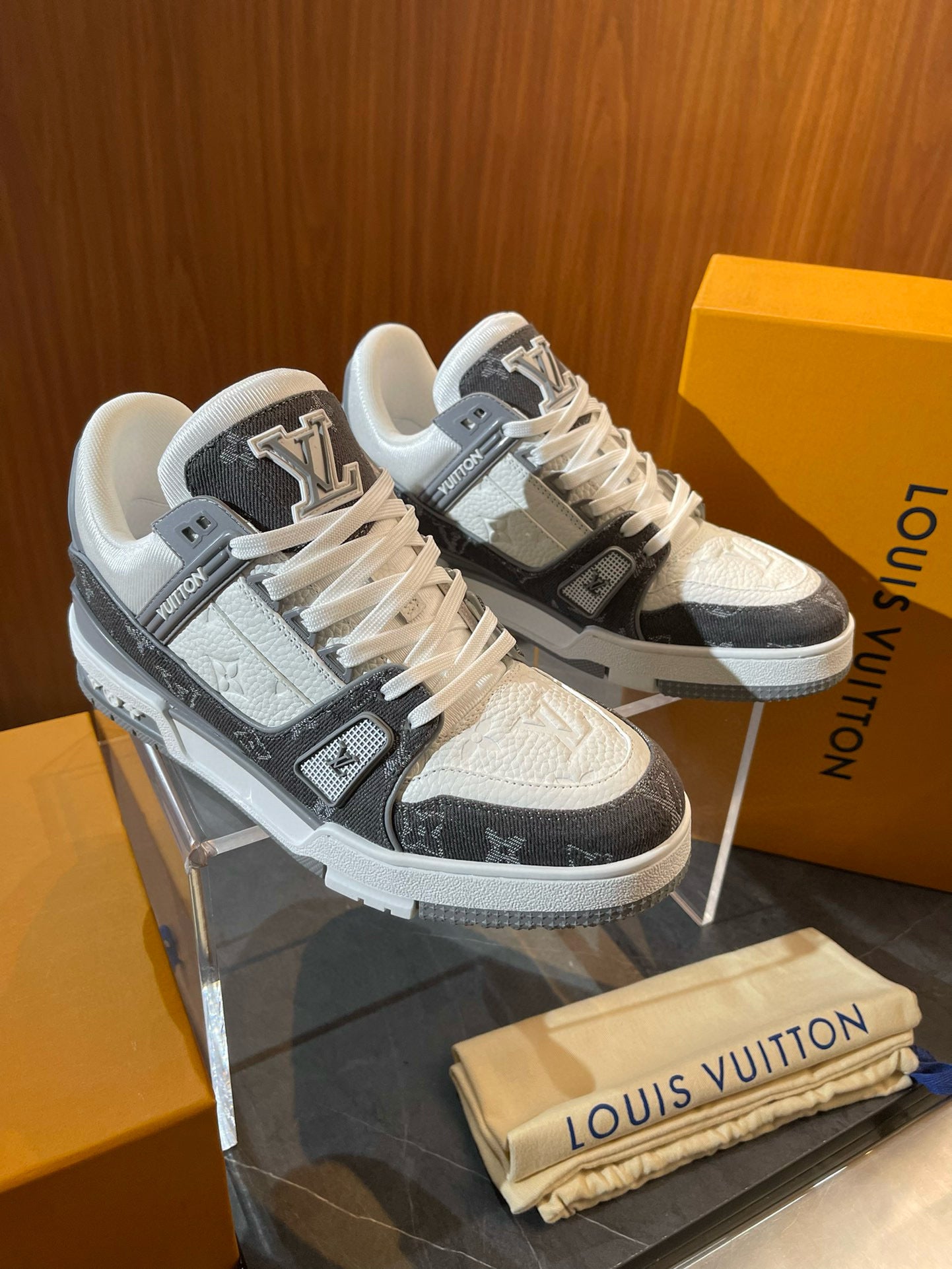 LOU TRAINERS