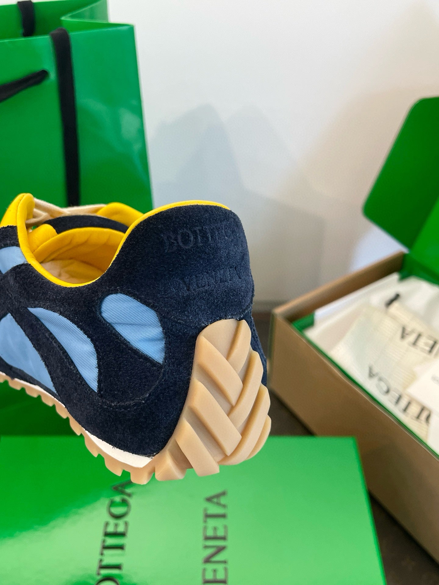 BOTT V ORBIT SNEAKER