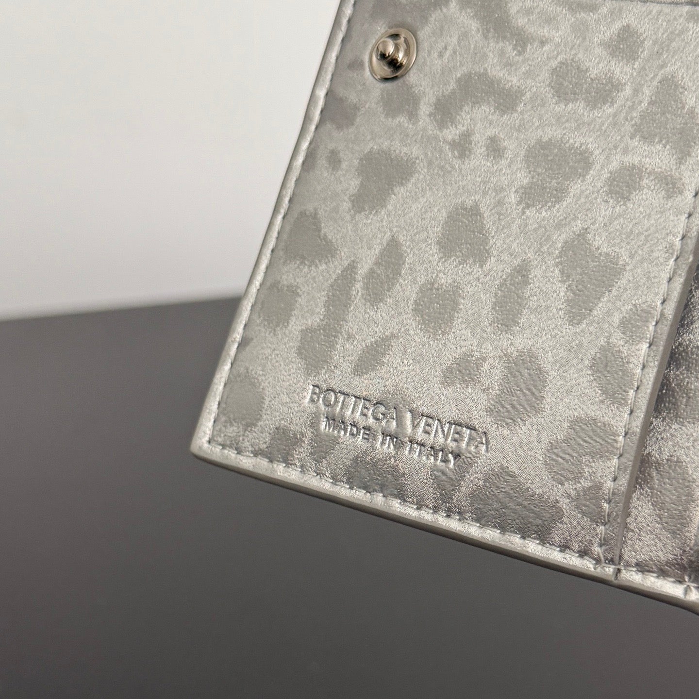 BOTT V LEATHER WALLET