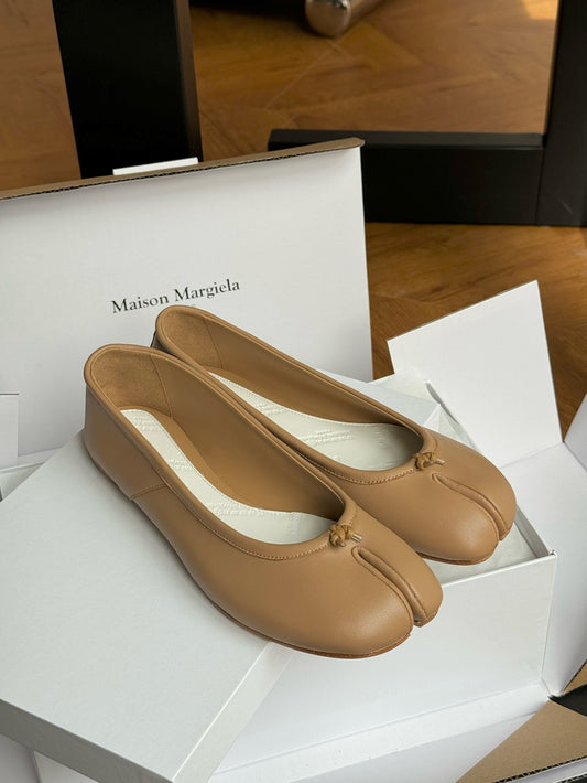 MAISON M TABI BALLET FLATS