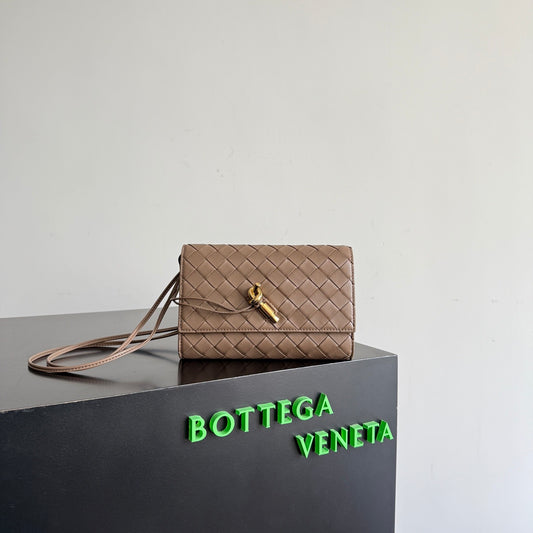 BOTT V ANDIAMO POUCH