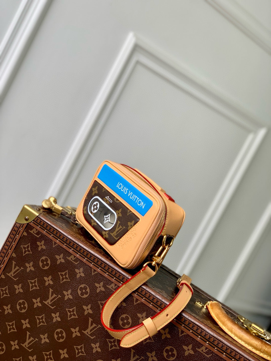 LOU BALADEUR WEARABLE WALLET