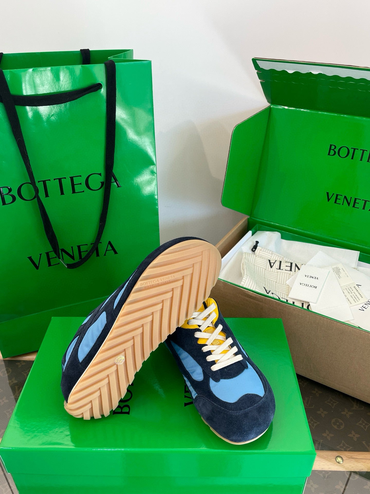 BOTT V ORBIT SNEAKER