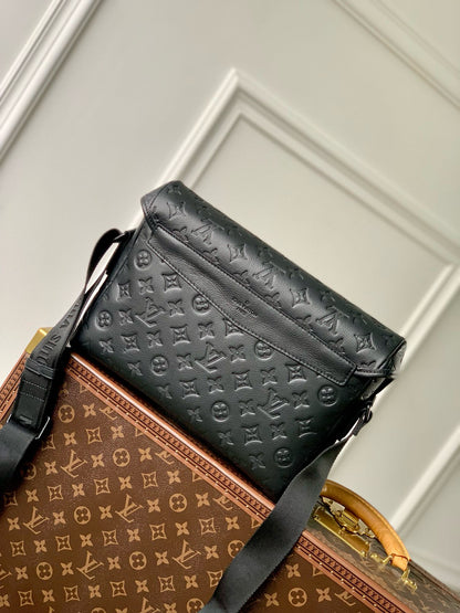 LOU PM VOYAGER BAG