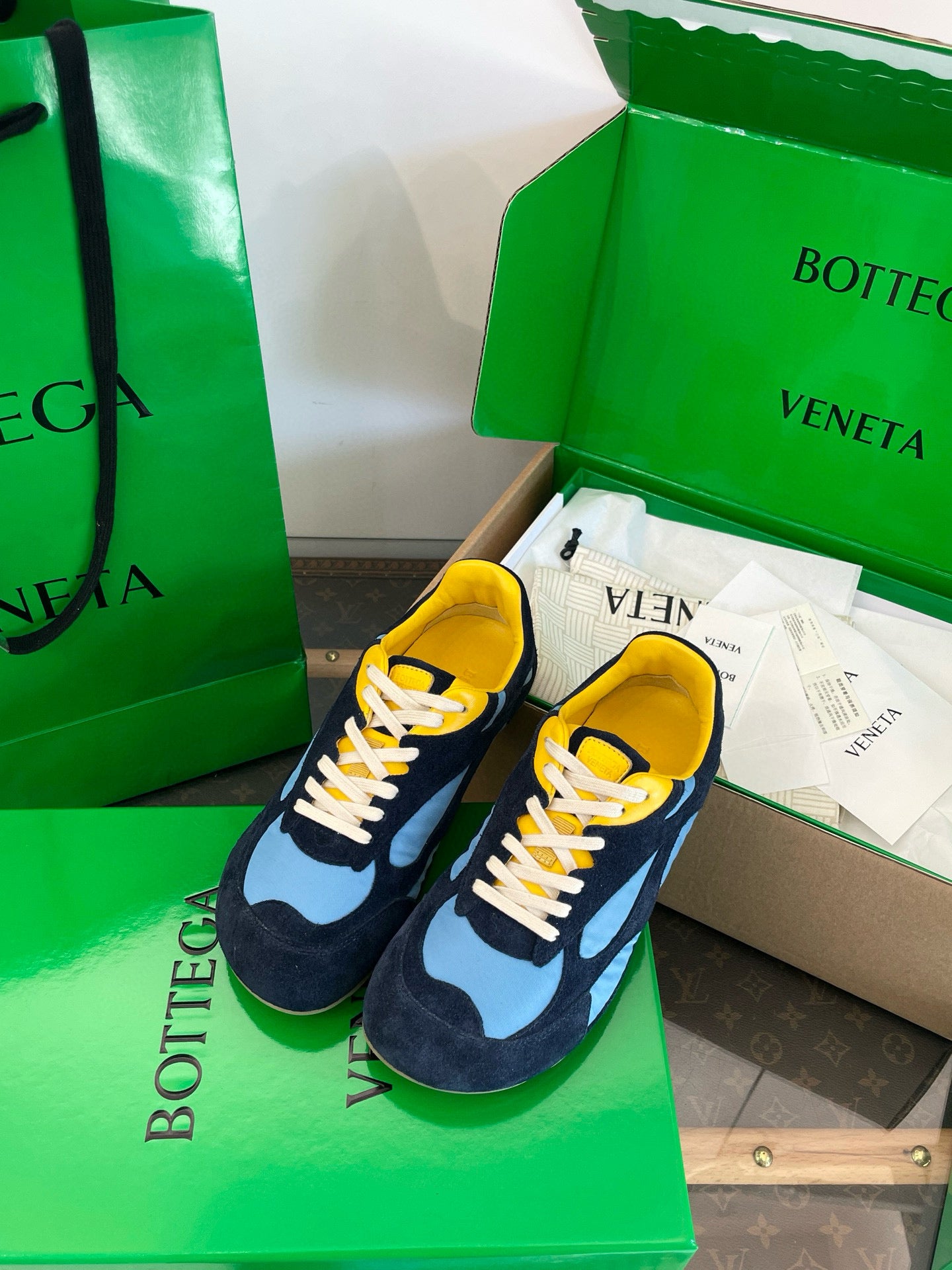 BOTT V ORBIT SNEAKER