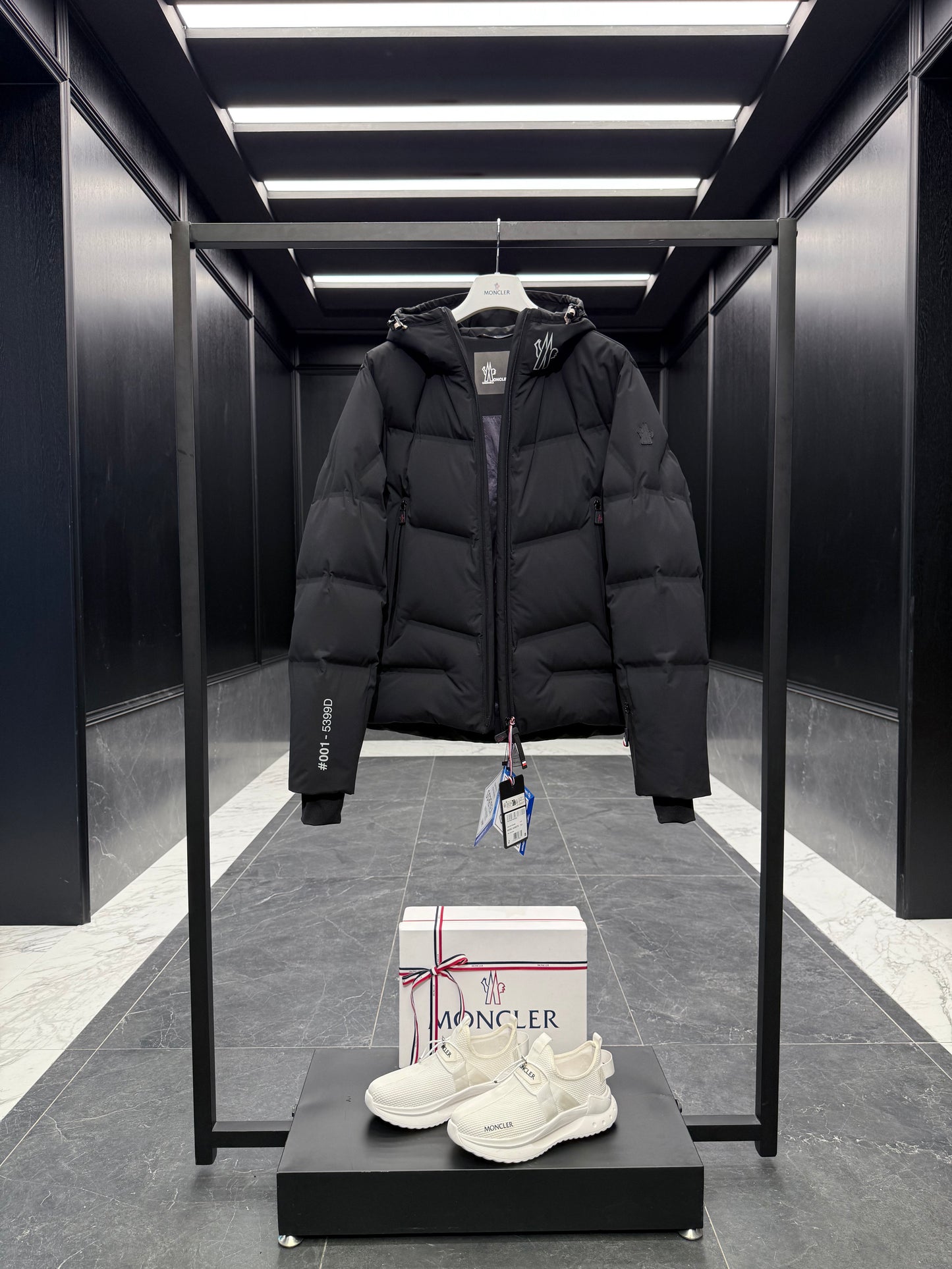 MONC ARCESAZ JACKET