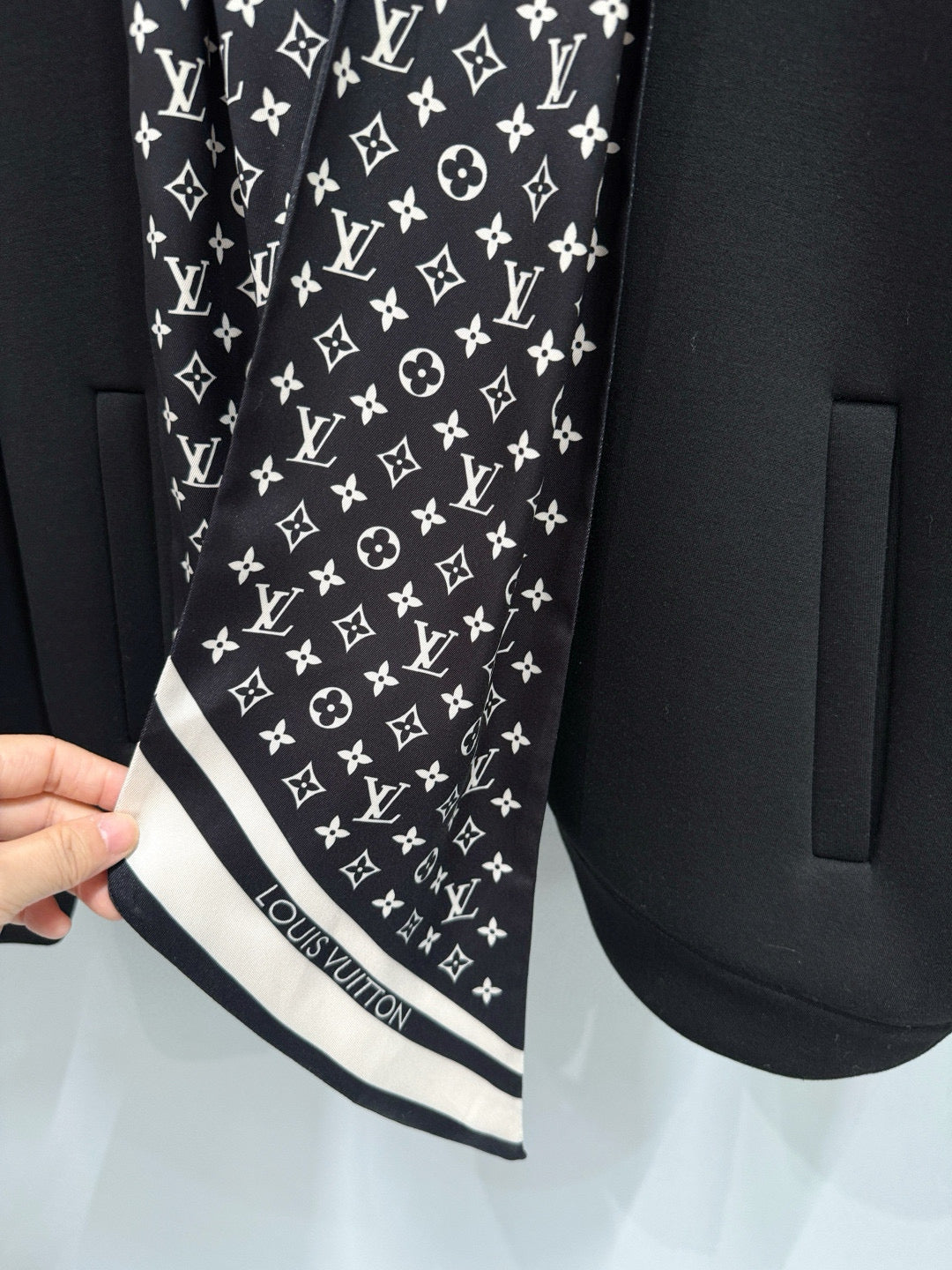 LOU ZIP HOODIE