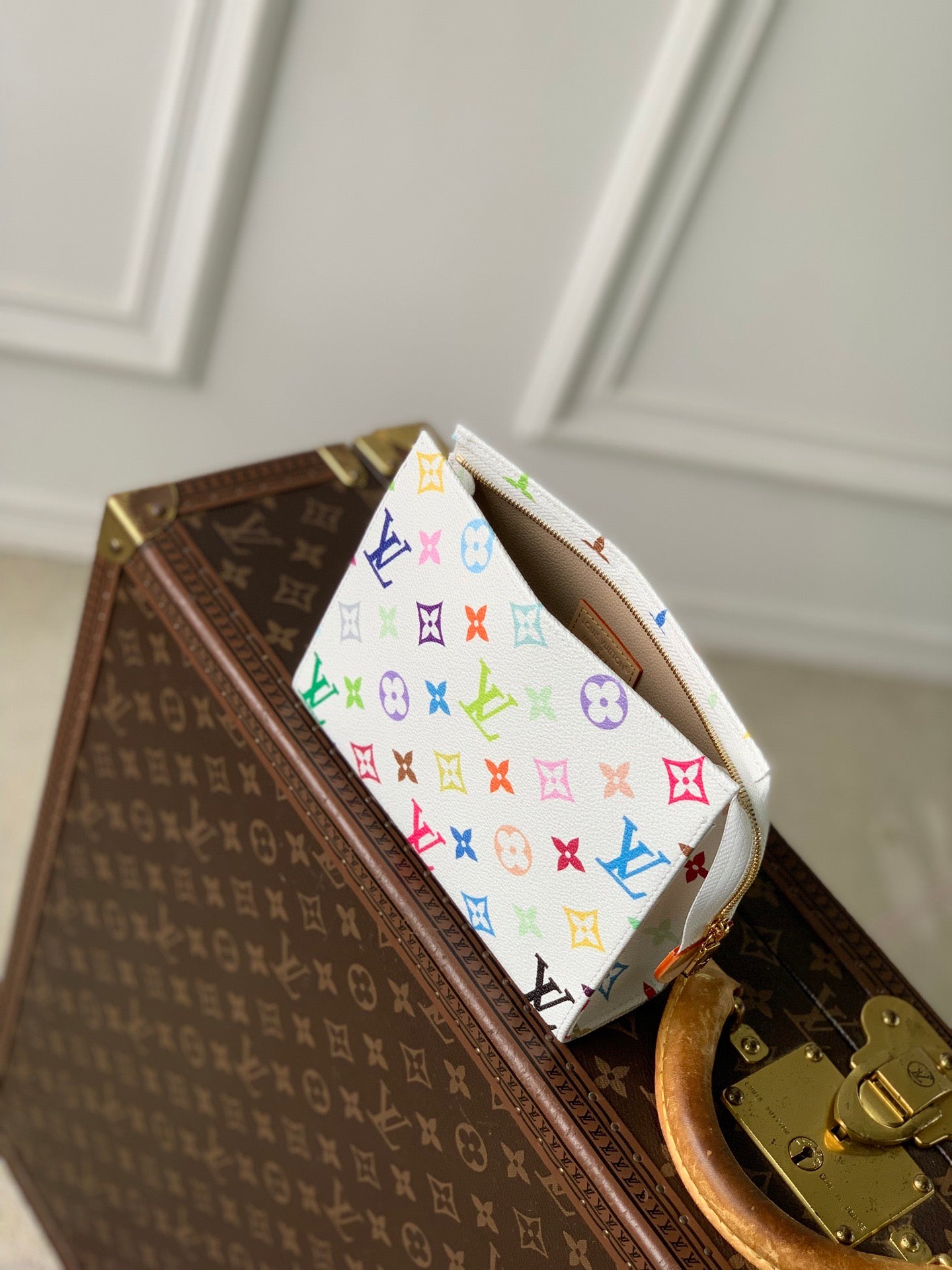 LOU x MURAKAMI 19 TOILETRY POUCH
