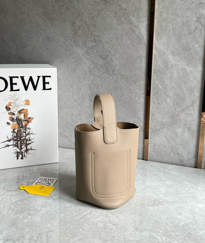 LOEW MINI PEBBLE BUCKET BAG