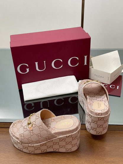 GG WEDGE SANDALS