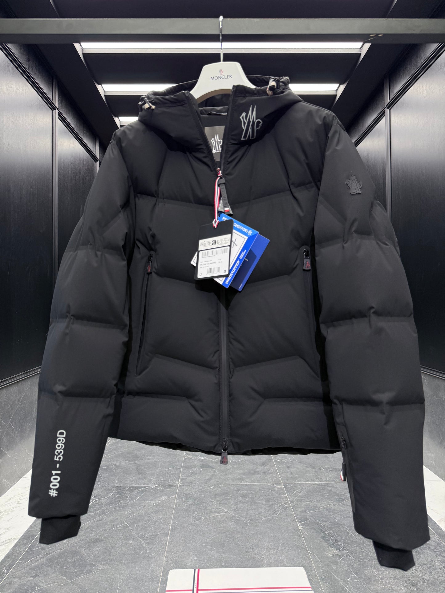 MONC ARCESAZ JACKET