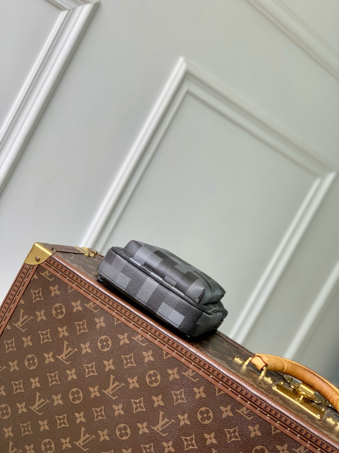 LOU AVENUE SLINGBAG