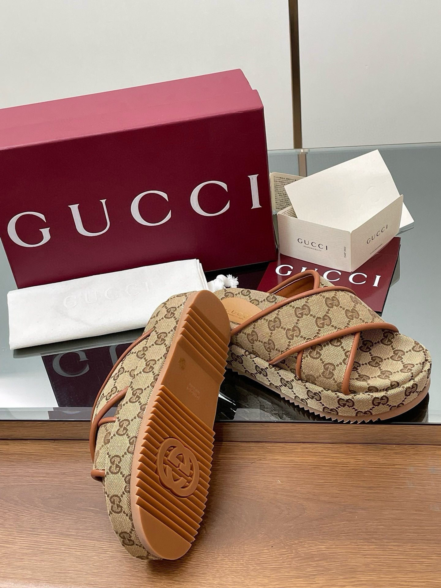 GG SANDALS