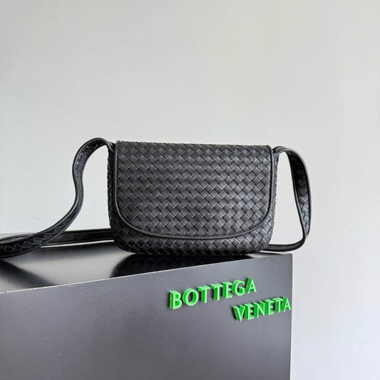 BOTT V VENETO FLAP MESSENGER BAG
