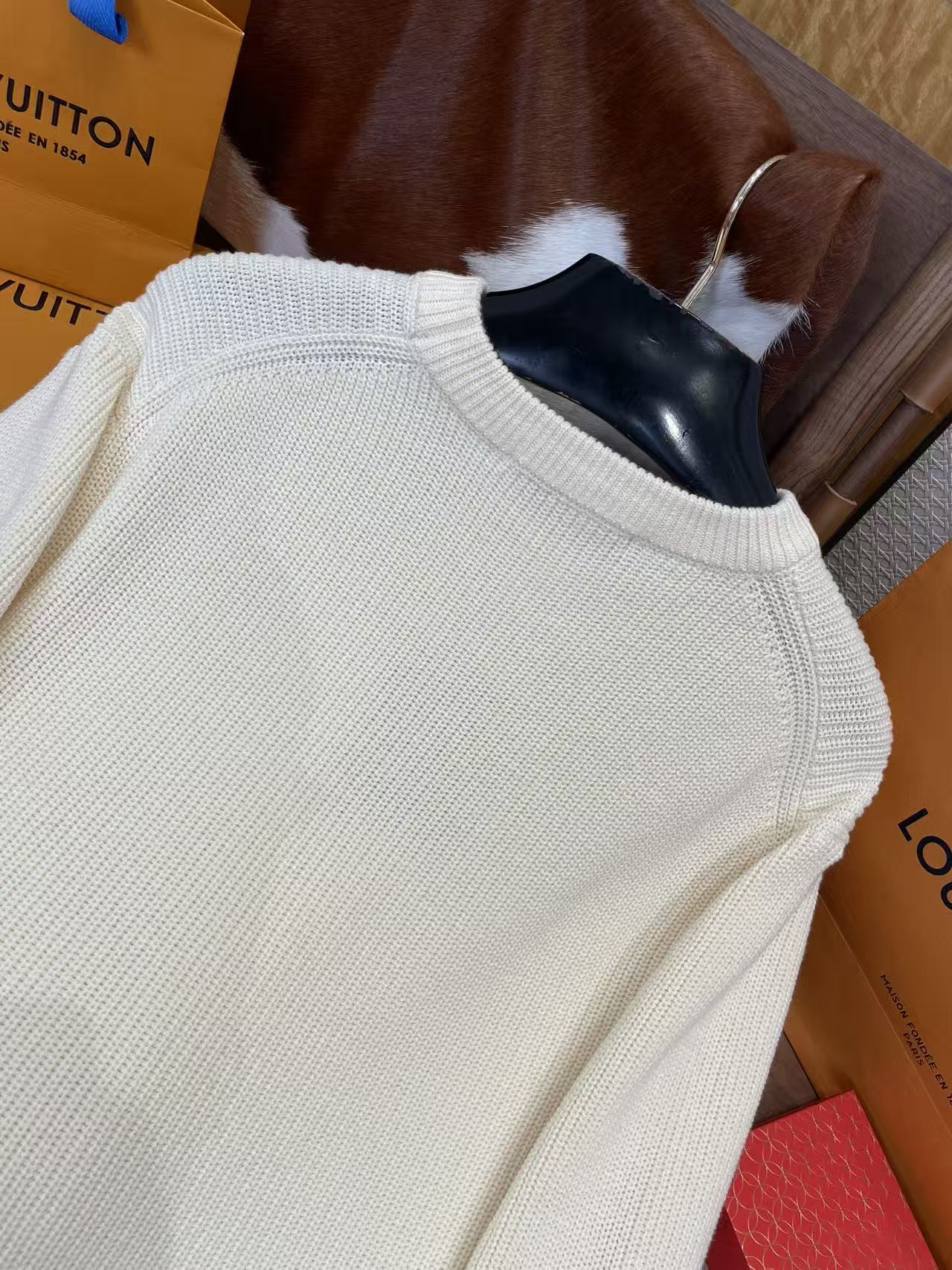 LOU JUMPER