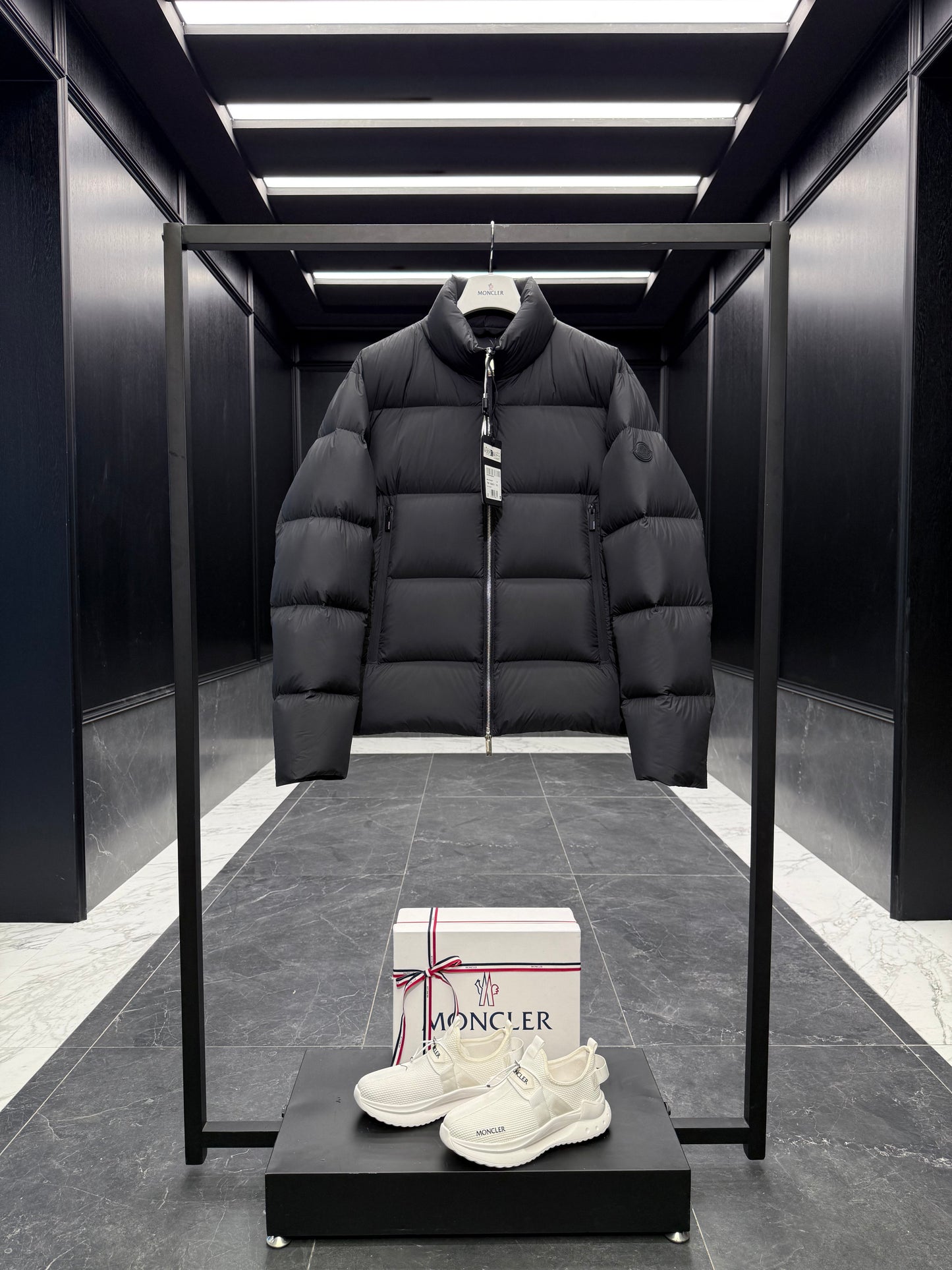 MONC TARN JACKET
