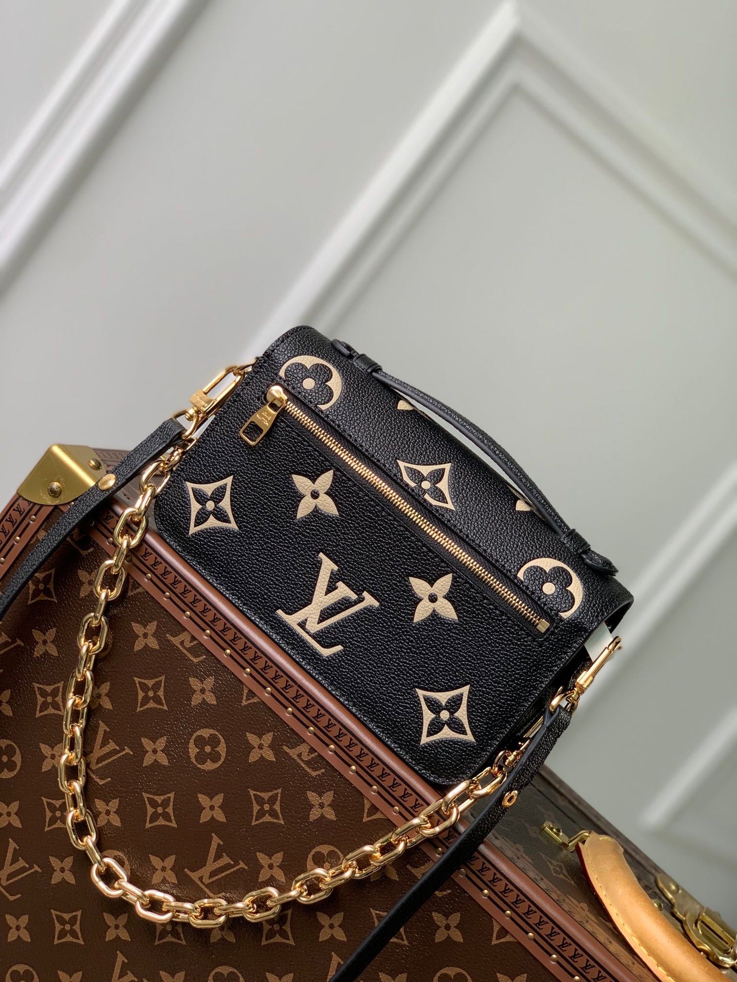 LOU POCHETTE METIS EAST WEST BAG