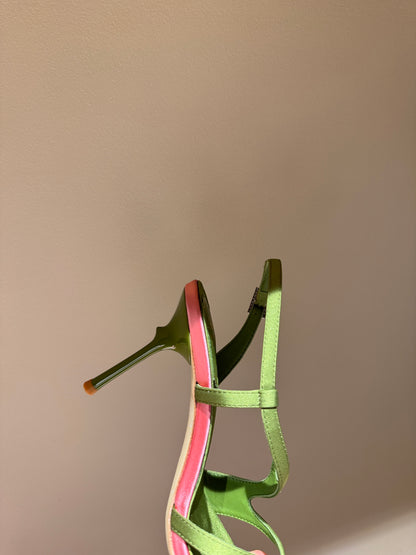 ROGER V HEELS