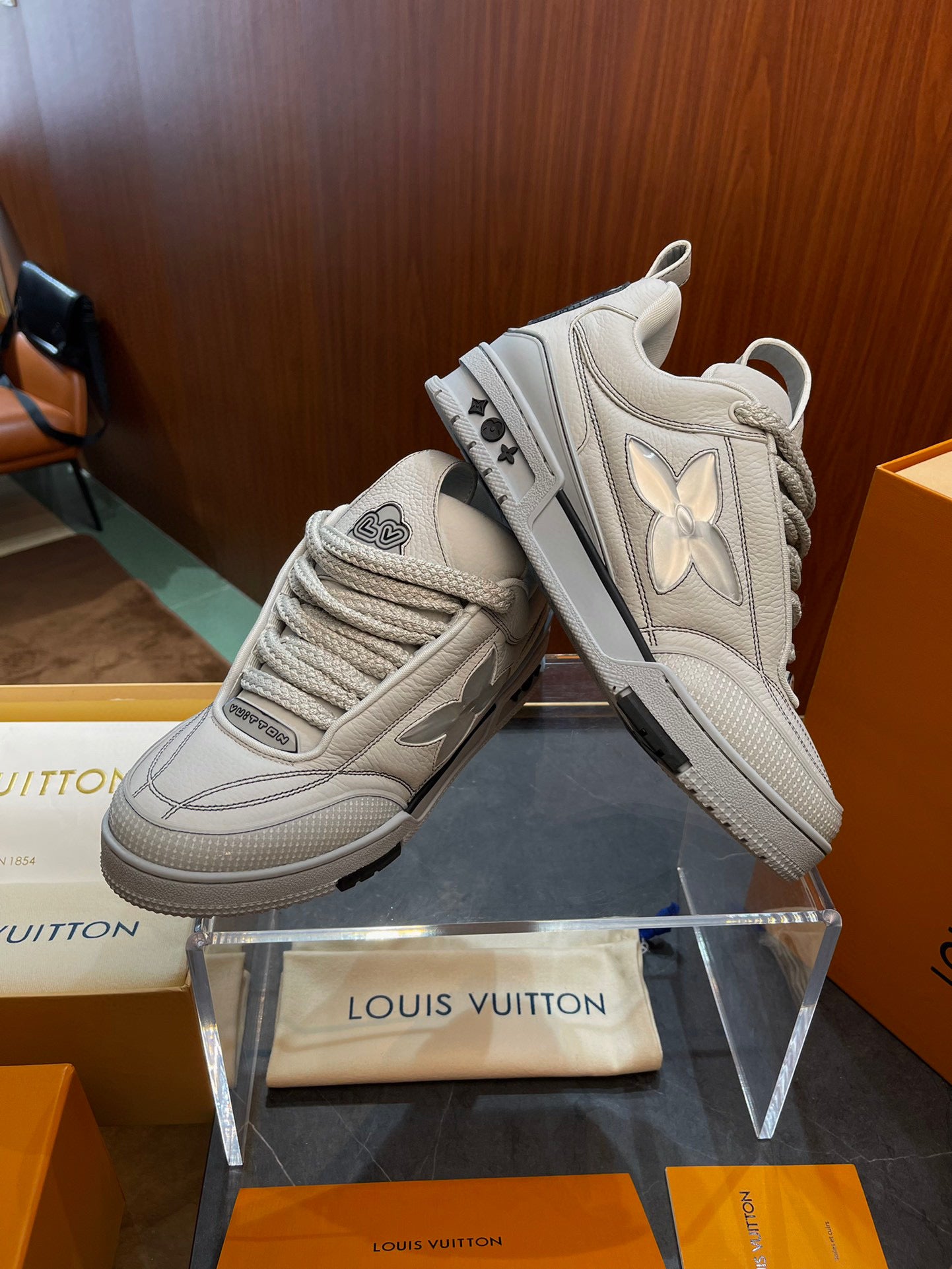 LOU TRAINERS