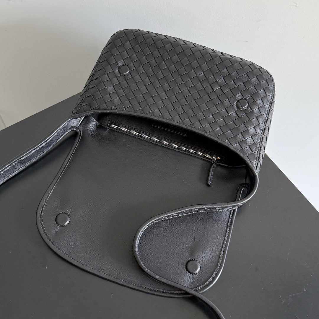 BOTT V VENETO FLAP MESSENGER BAG