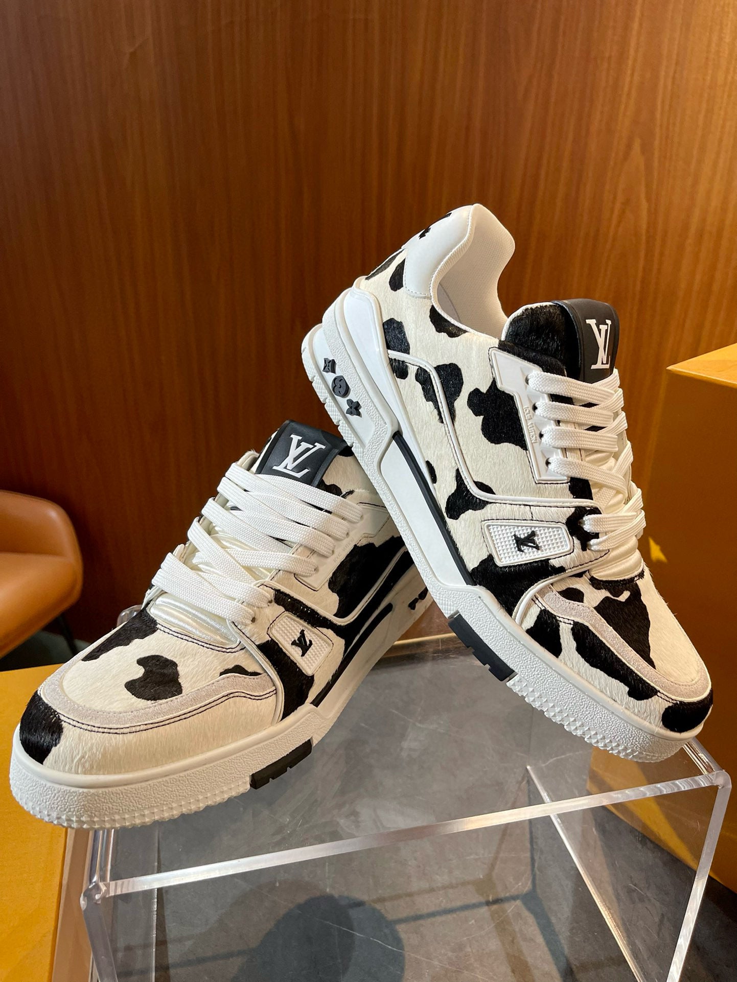 LOU TRAINERS