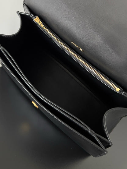 BAL MEDIUM CRUSH BAG