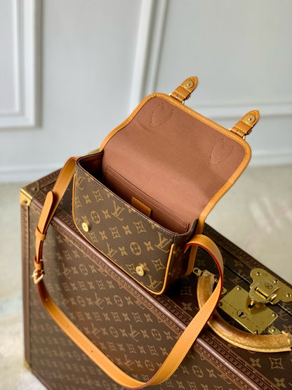 LOU SATCHEL WEARABLE WALLET