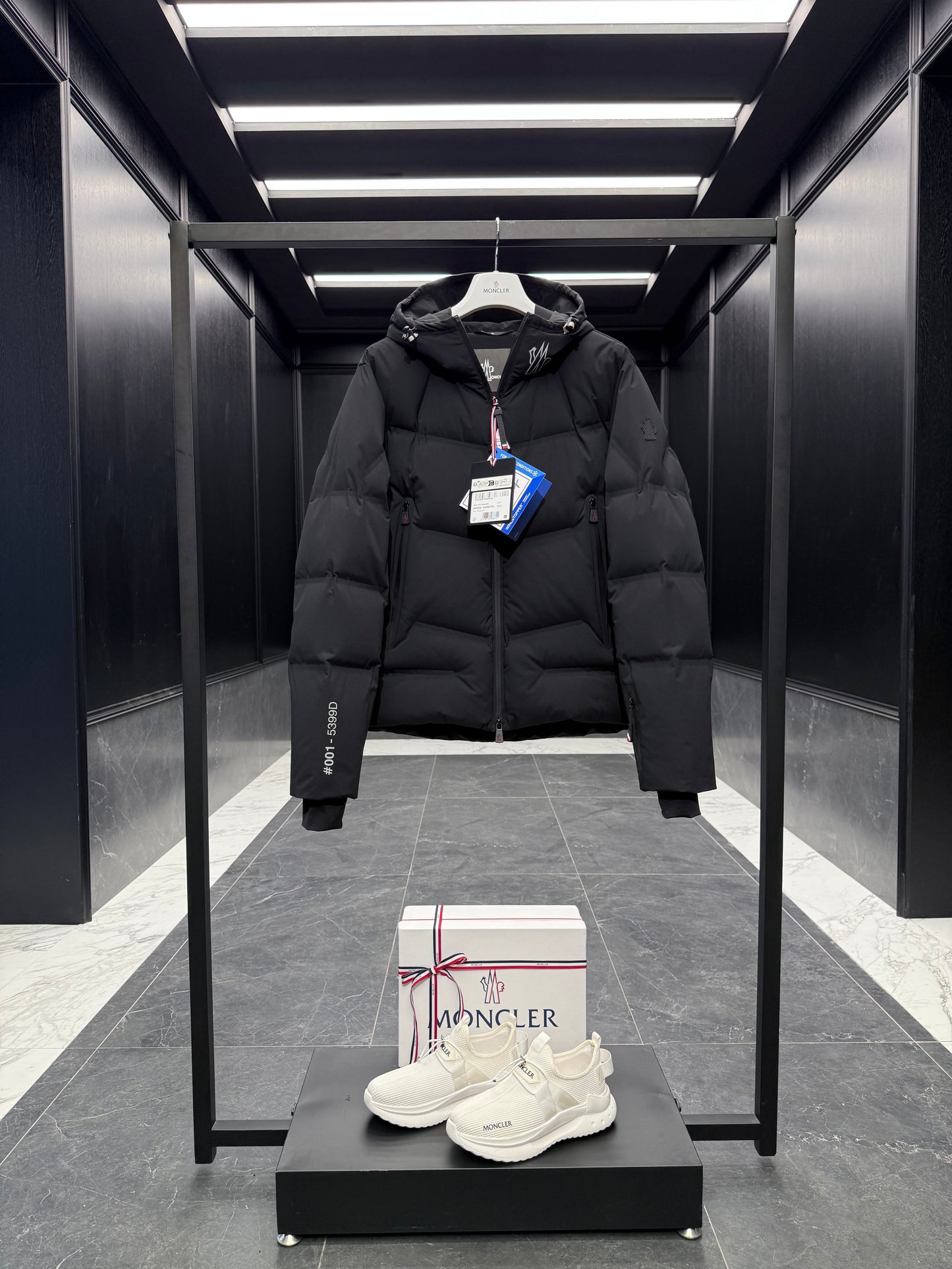 MONC ARCESAZ JACKET