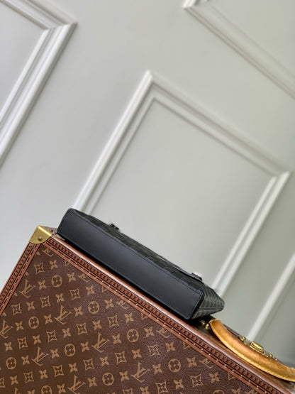 LOU TAKEOFF POUCH