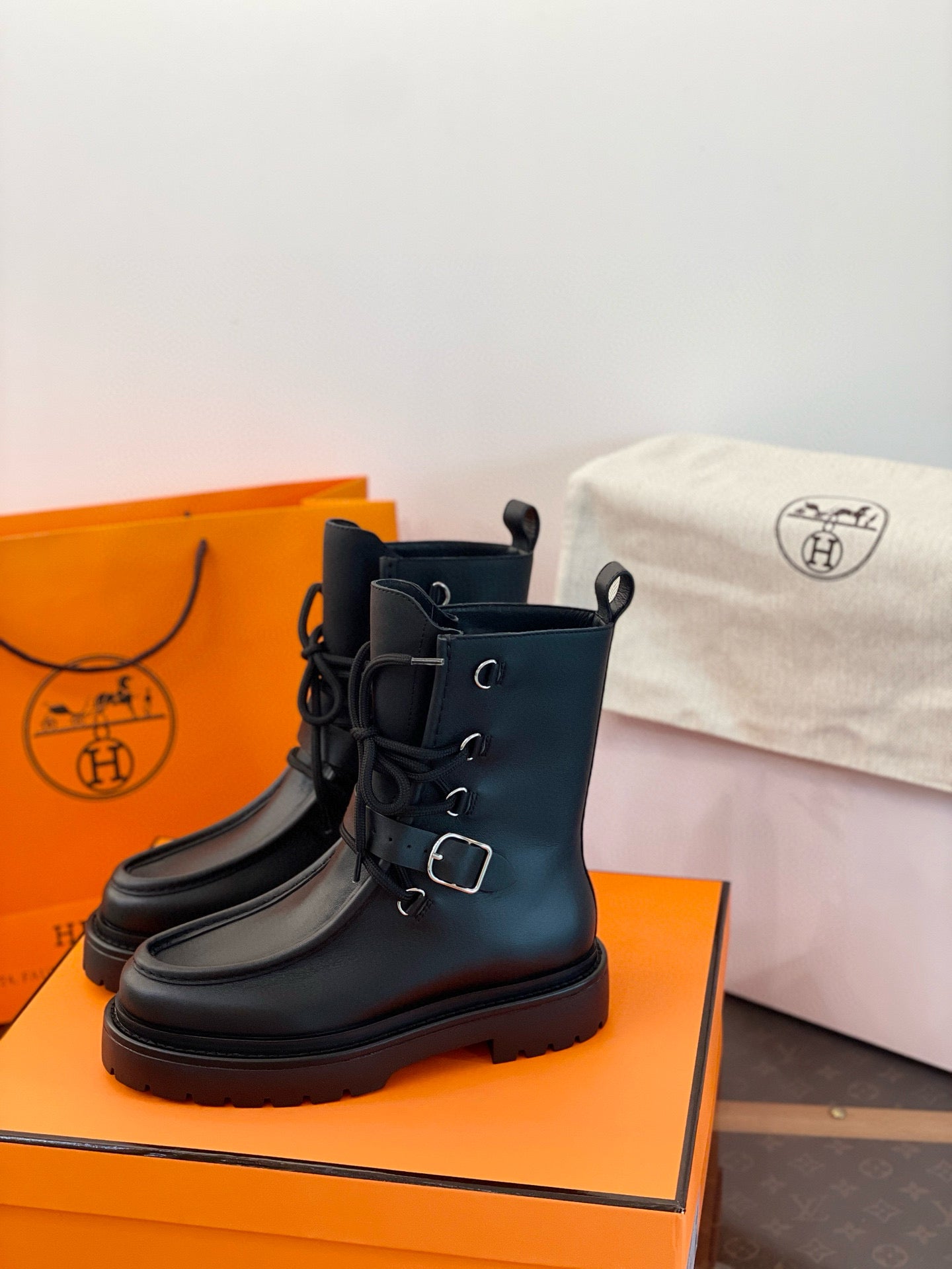 HERM LAND BOOTS