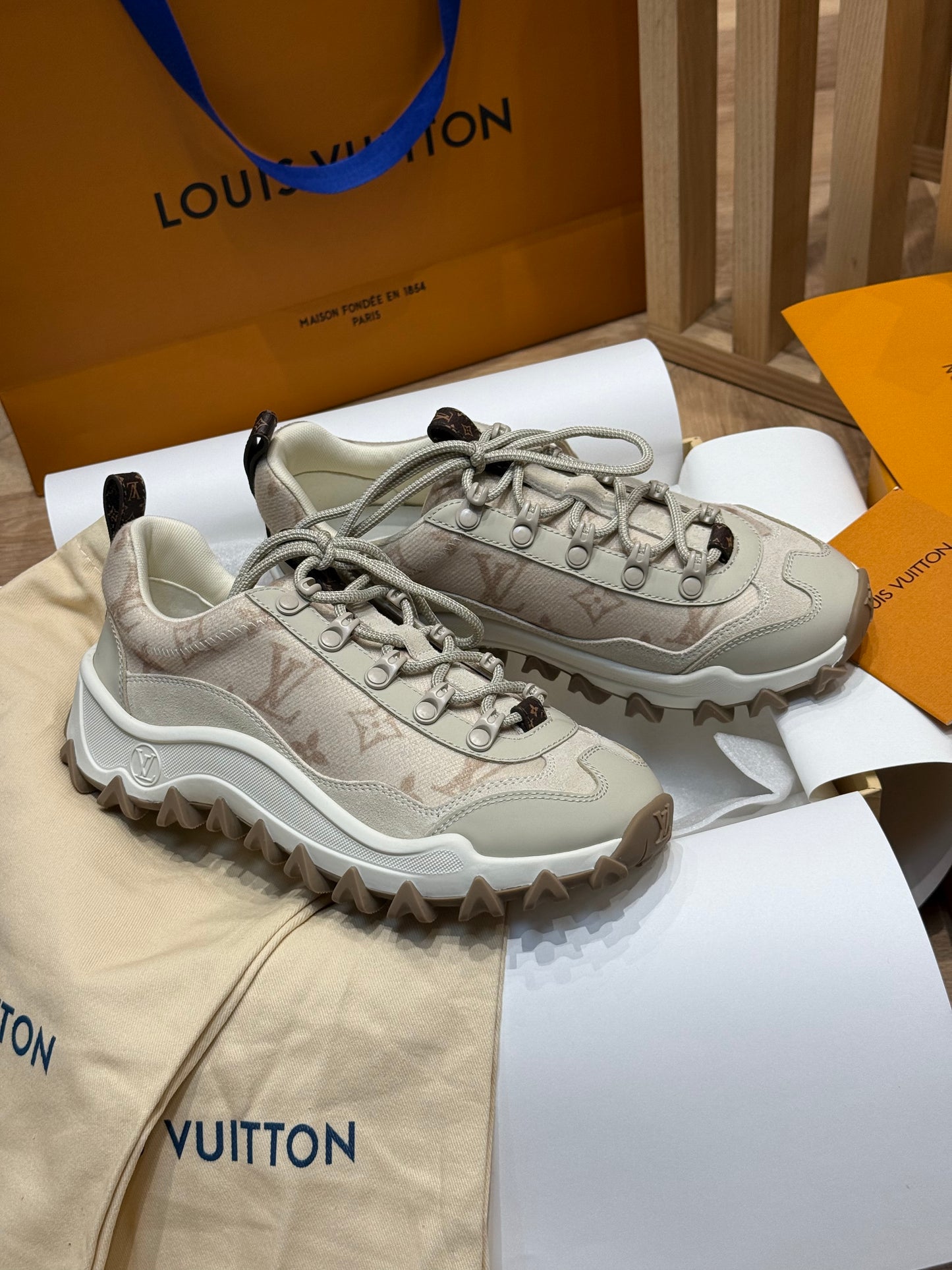 LOU RUSH XPLORER SNEAKERS
