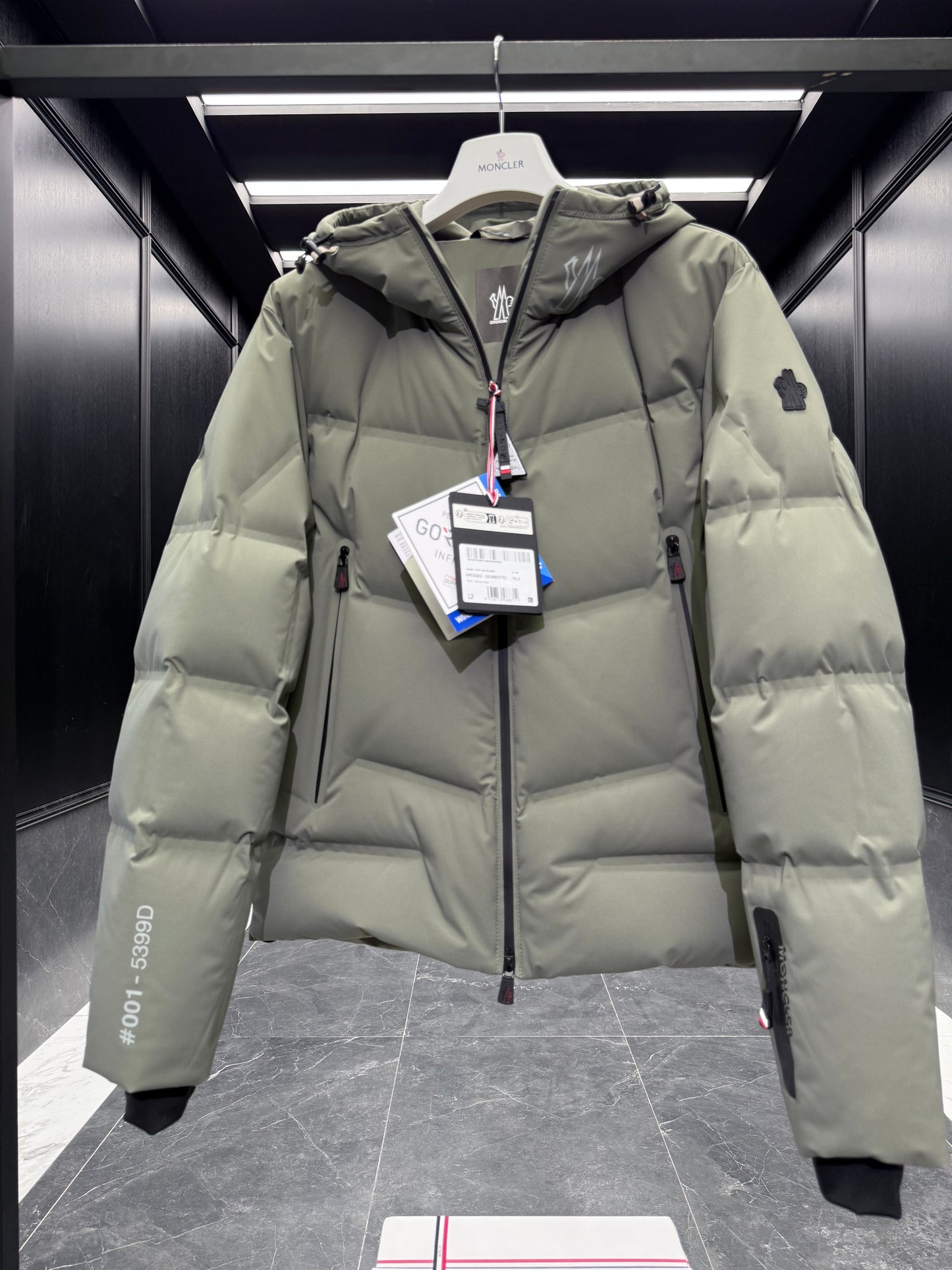 MONC ARCESAZ JACKET