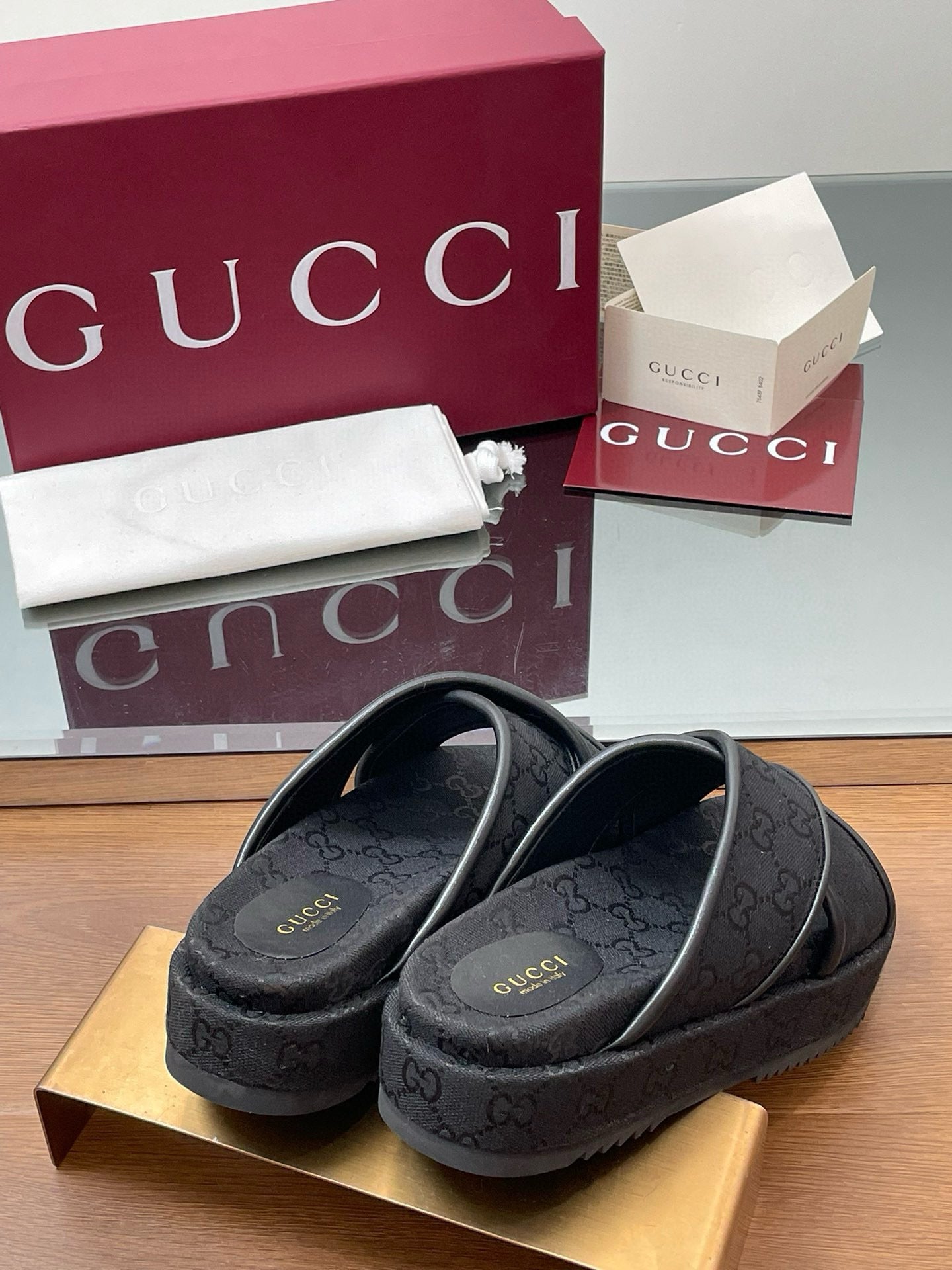 GG SANDALS