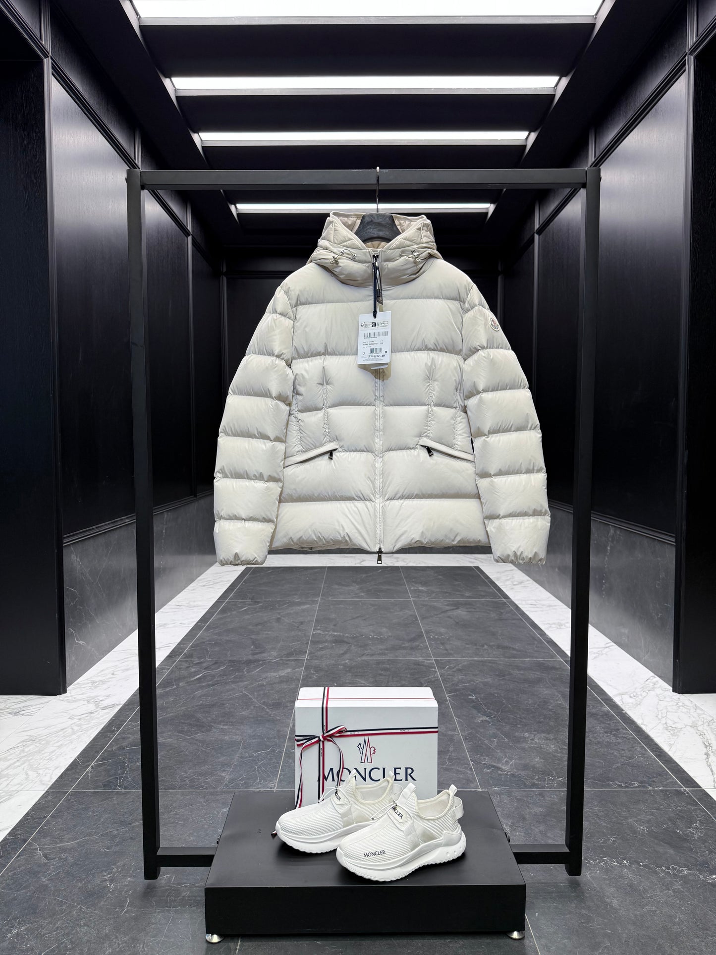 MONC AVOCE JACKET