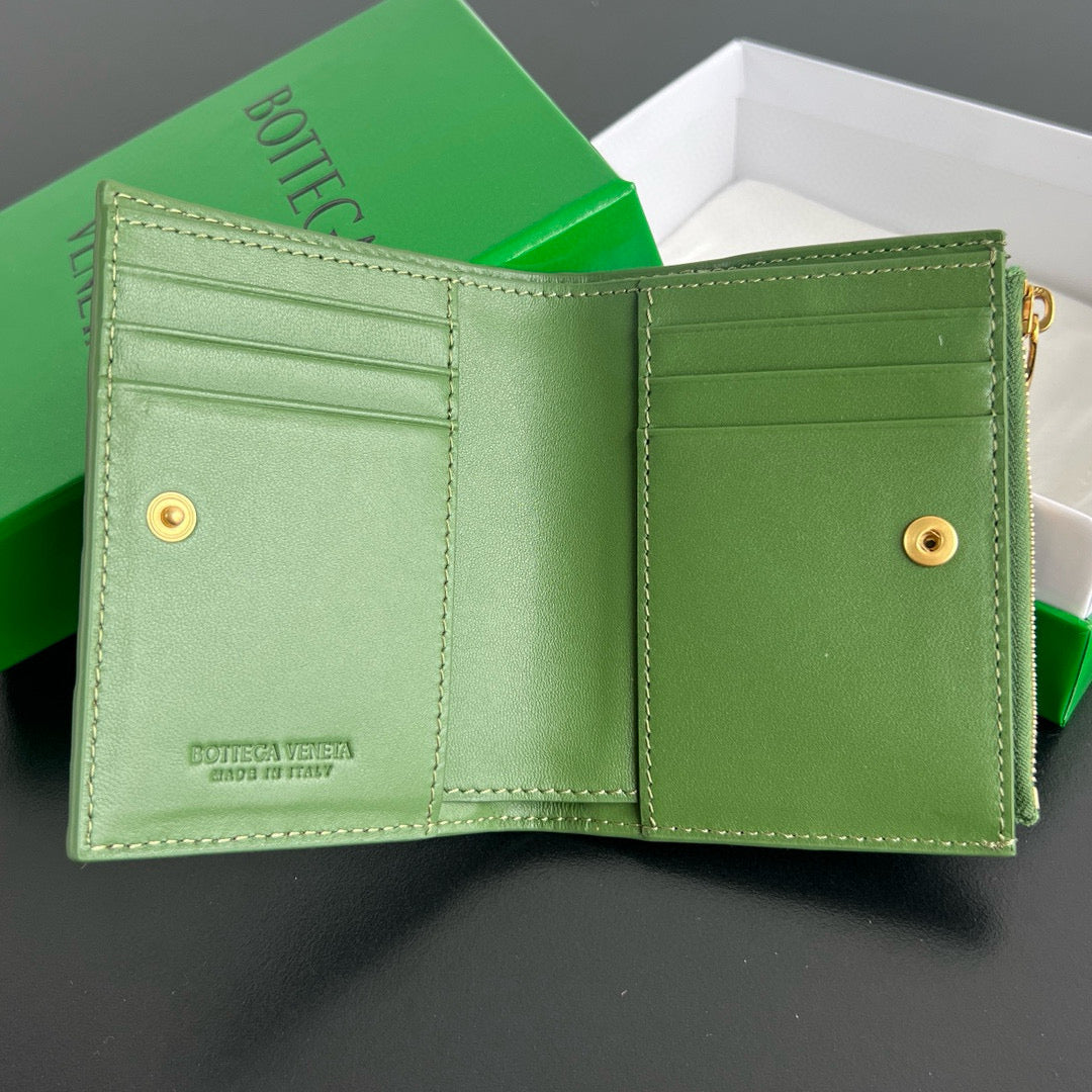 BV INTRECCIATO SMALL BI-FOLD WALLET