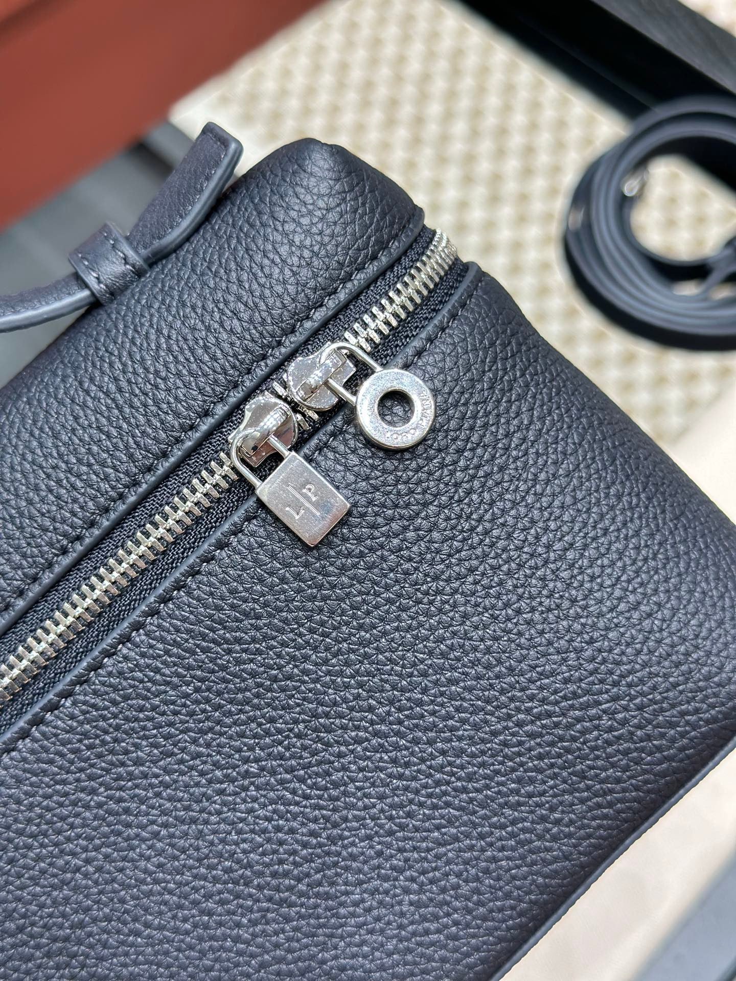 LORO P EXTRA POCKET L19 BAG