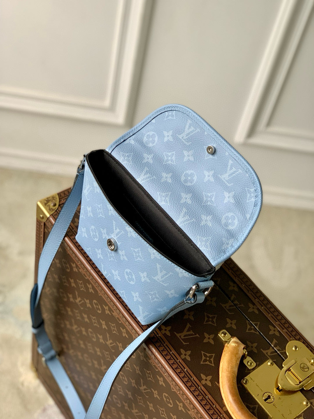 LOU PULSE WEARABLE WALLET