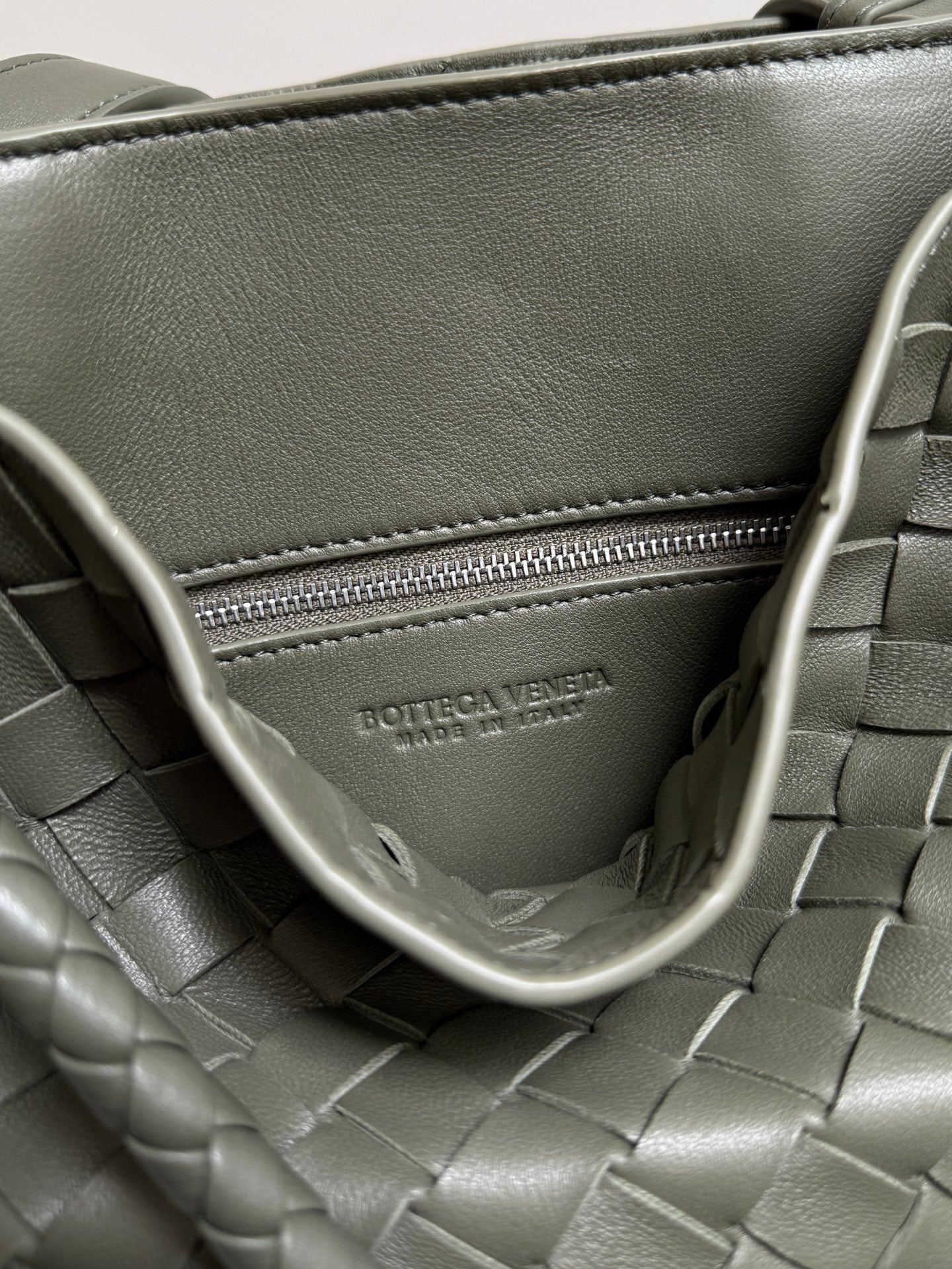 BOTT V ANDIAMO BUCKET BAG