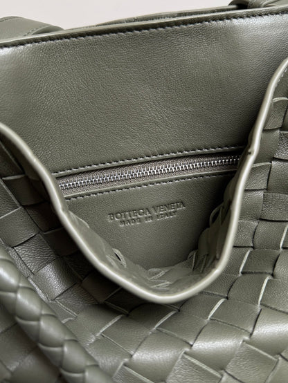 BOTT V ANDIAMO BUCKET BAG